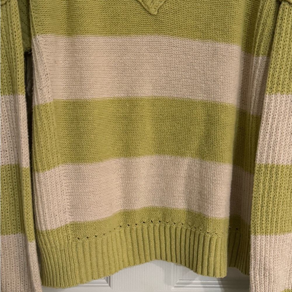 New In sweater - Picture 6 of 9